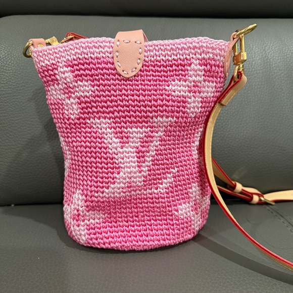 Handmade Pink Knit Bucket Crossbody Bag - Picture 2 of 6